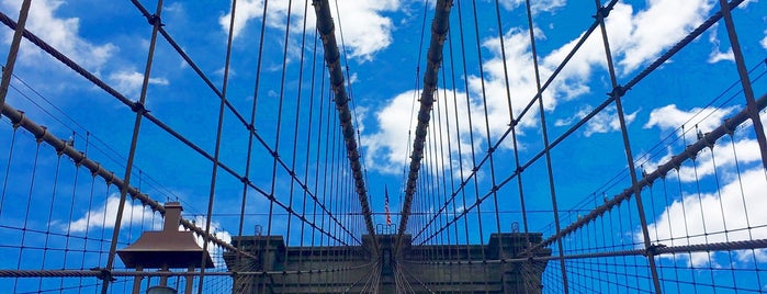 Brooklyn Bridge is one of Orte, die Jason gefallen.