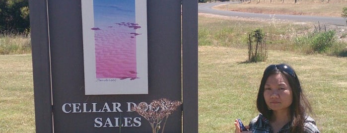 Bay of Shoals Wines is one of สถานที่ที่ Christopher ถูกใจ.
