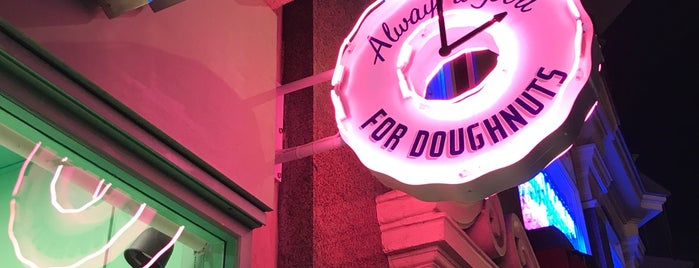 Doughnut Time is one of New London Openings 2017.