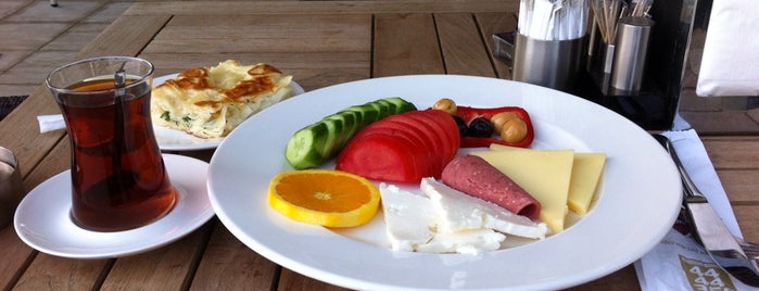 Dilim börek is one of Orte, die Zeynep gefallen.