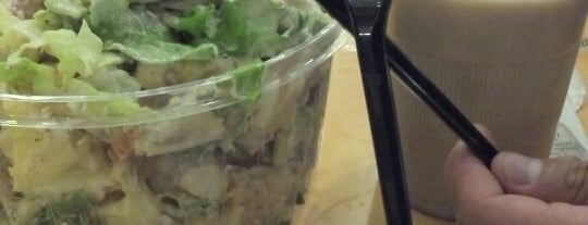 Green Salad is one of Tempat yang Disukai Liliana.