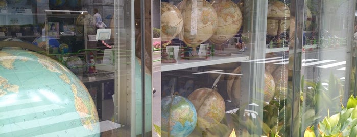 Globe Shop is one of Lieux qui ont plu à Moka.
