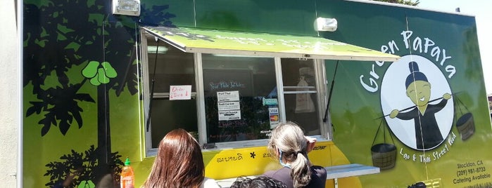 Green Papaya Loa & Thai Food Truck is one of Lieux sauvegardés par Kimmie.