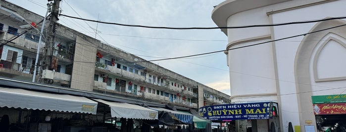 Chợ Đầm is one of нячанг.