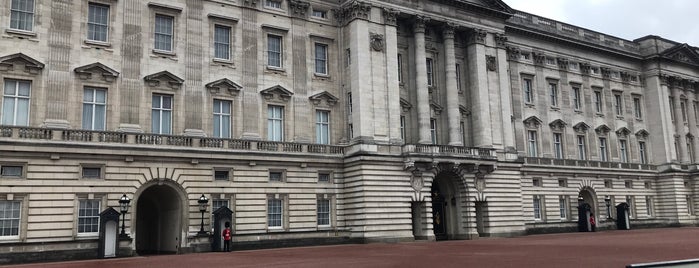 Buckingham Palace Gate is one of Şakirさんのお気に入りスポット.