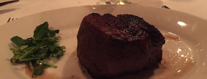 Morton's The Steakhouse is one of Lugares favoritos de Şakir.