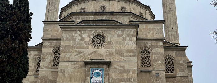 Şehitler Hiyabanı Mescidi is one of Mosques in Baku.