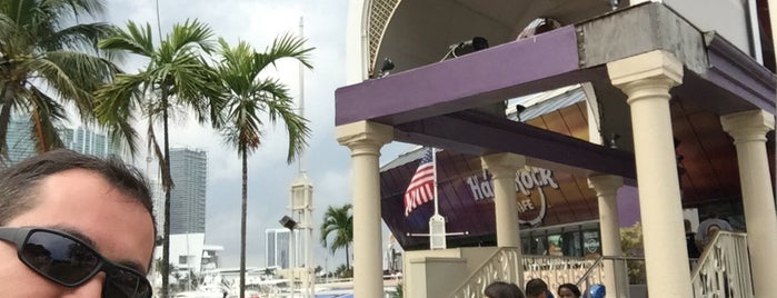 Hard Rock Cafe Miami is one of Şakir’s Liked Places.