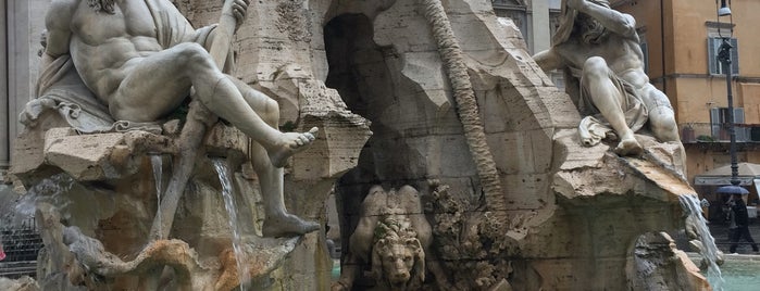 Fontana dei Quattro Fiumi is one of Tempat yang Disukai Şakir.
