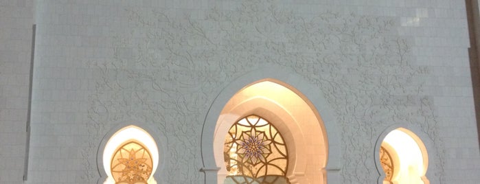 Sheikh Zayed Grand Mosque is one of Lugares favoritos de Şakir.