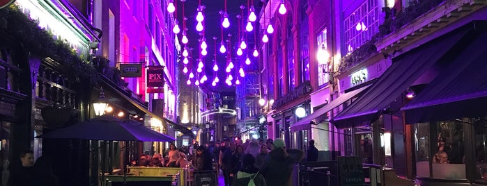 Carnaby Street is one of Şakirさんのお気に入りスポット.