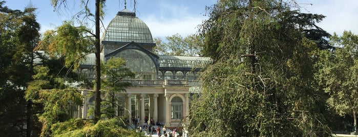 Palacio de Cristal del Retiro is one of Lugares favoritos de Kelly Marcelino.