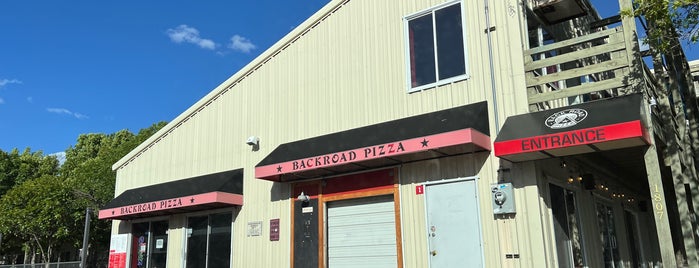 Backroad Pizza is one of Diners, Drive-ins and Dives.
