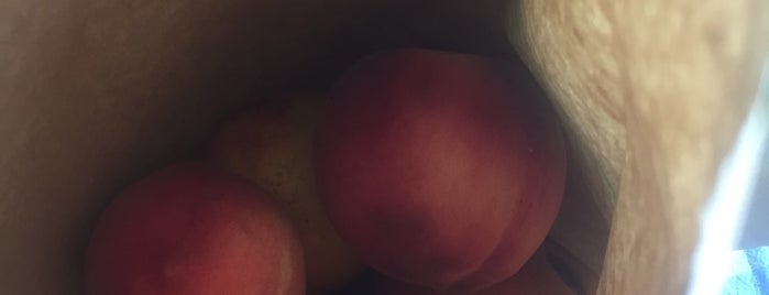 Dry Creek Peach & Produce is one of Lugares favoritos de Rob.