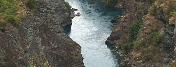 The Argonath on the Anduin River is one of Rendez-vous En Terre Du Milieu.