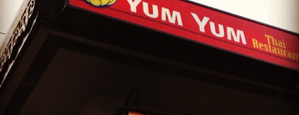 Yum Yum Thai is one of สถานที่ที่ Mark ถูกใจ.
