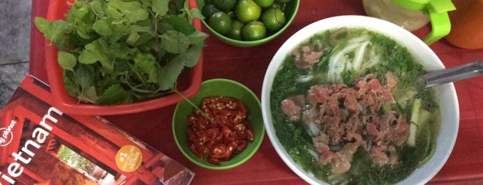 Phở Xào Ngã 4 Bát Đàn & Bát Sứ is one of Hanoi food.