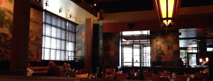 P.F. Chang's is one of Lugares favoritos de John.