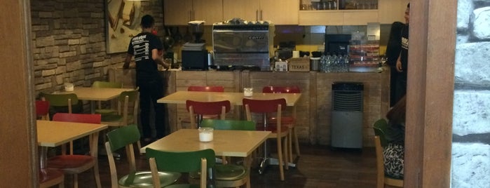 Prologue Kitchen & Bar is one of Coffee Time ~o).