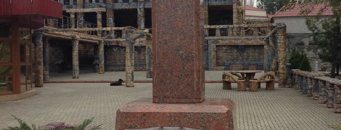 Памятник князю Григорию Александровичу Потемкину-Таврическому is one of Tempat yang Disukai Oleksandr.