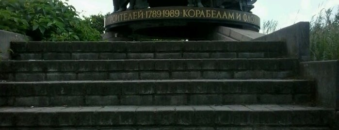 Памятник корабелам и флотоводцам is one of Lieux qui ont plu à Oleksandr.
