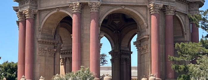 The Rotunda is one of The 15 Best Monuments in San Francisco.