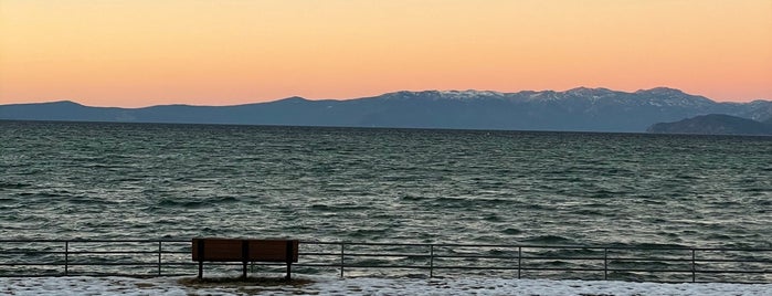 Lake Tahoe Bench is one of Tempat yang Disukai Soowan.