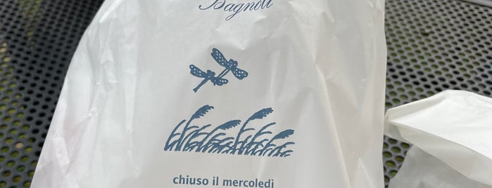 Bagnoli Pasticceria is one of Momenti Italiani.