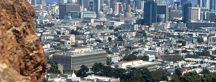 Top of the Hill - Corona Heights is one of Lugares favoritos de Tantek.