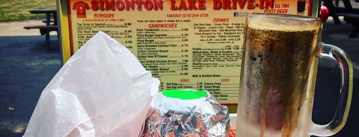 Simonton Lake Drive-In is one of สถานที่ที่ Marty ถูกใจ.
