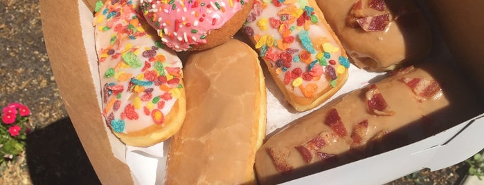 Liv's Donuts is one of Lugares favoritos de Tyler.