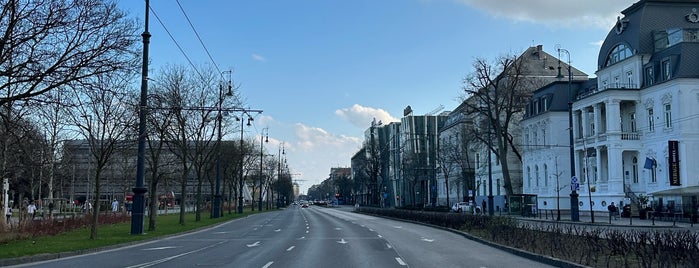 Millenniumi emlékmű is one of Budapest 2017.