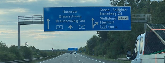 Kreuz Wolfsburg/Königslutter (58) (7) is one of Autobahnkreuze in Deutschland.