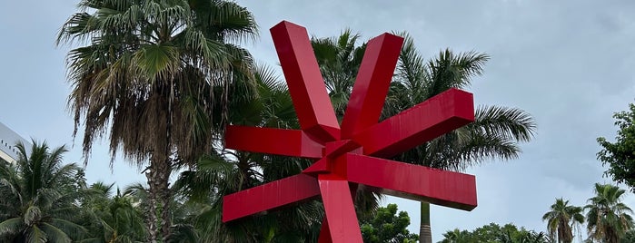 Park Royal Cancun is one of Locais curtidos por João Paulo.