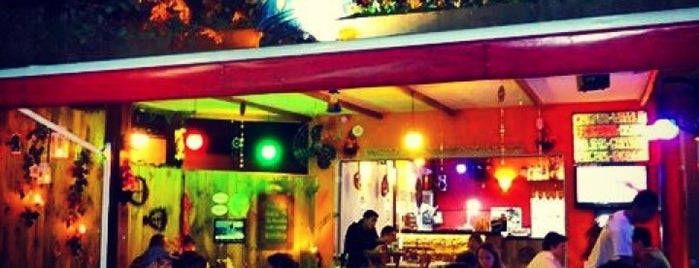 Casa Da Praia - Crepes & Burgers is one of Fabrícia'nın Beğendiği Mekanlar.