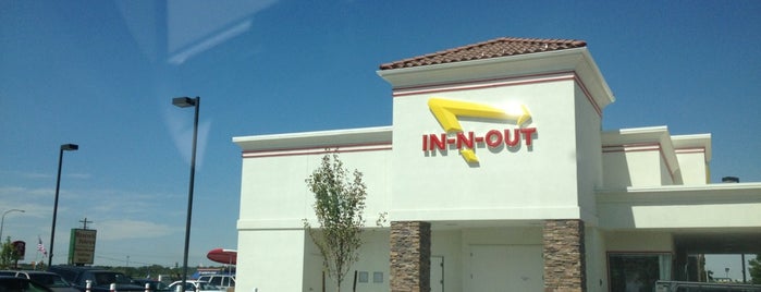 In-N-Out Burger is one of Lugares favoritos de Nichole.