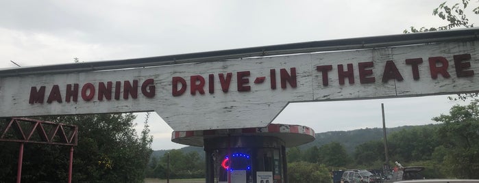 The Mahoning Drive-In Theater is one of Lugares favoritos de Jason.