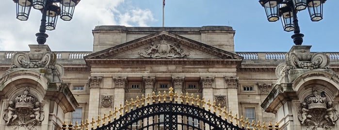 Palácio de Buckingham is one of London.