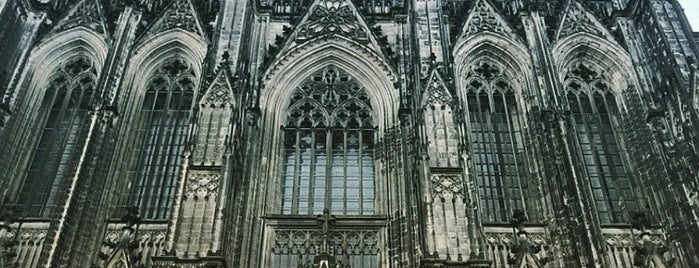 Katedral Köln is one of Tempat yang Disukai Petri.