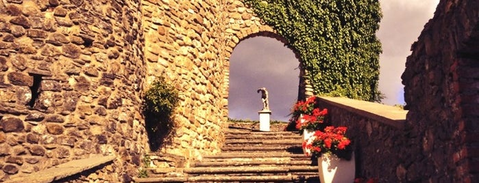Castello Di Compiano is one of Lugares favoritos de Federica.