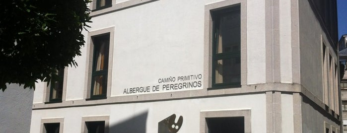 Albergue De Peregrinos is one of Les chemins de Compostelle.