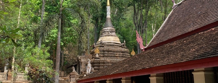 Wat Sakithaka (Wat Pha Lat) is one of Chiang Mai.
