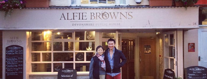 Alfie Brown's is one of สถานที่ที่ Robert ถูกใจ.