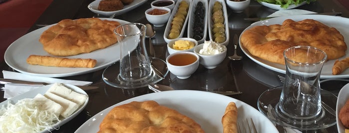BURGU Kahvaltı Salonu & Cafe Bistro is one of Posti che sono piaciuti a Pınar Arıkaya.
