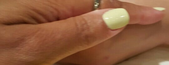 OMG Nails is one of Orte, die Stephanie gefallen.