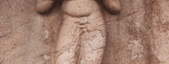 King Parakrama Statue is one of Sri Lanka.
