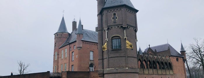 Kasteel Heeswijk is one of Palácios / Mosteiros / Castelos.
