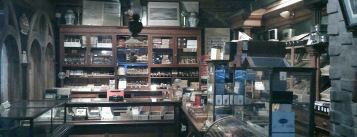 Racine & Larame Cigar Shop is one of Lugares favoritos de Jared.