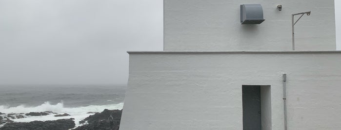 Amphitrite Point Lighthouse is one of pixarina 님이 좋아한 장소.