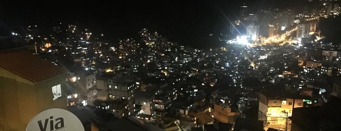 Rocinha Guest House is one of Tempat yang Disukai Mariana.
